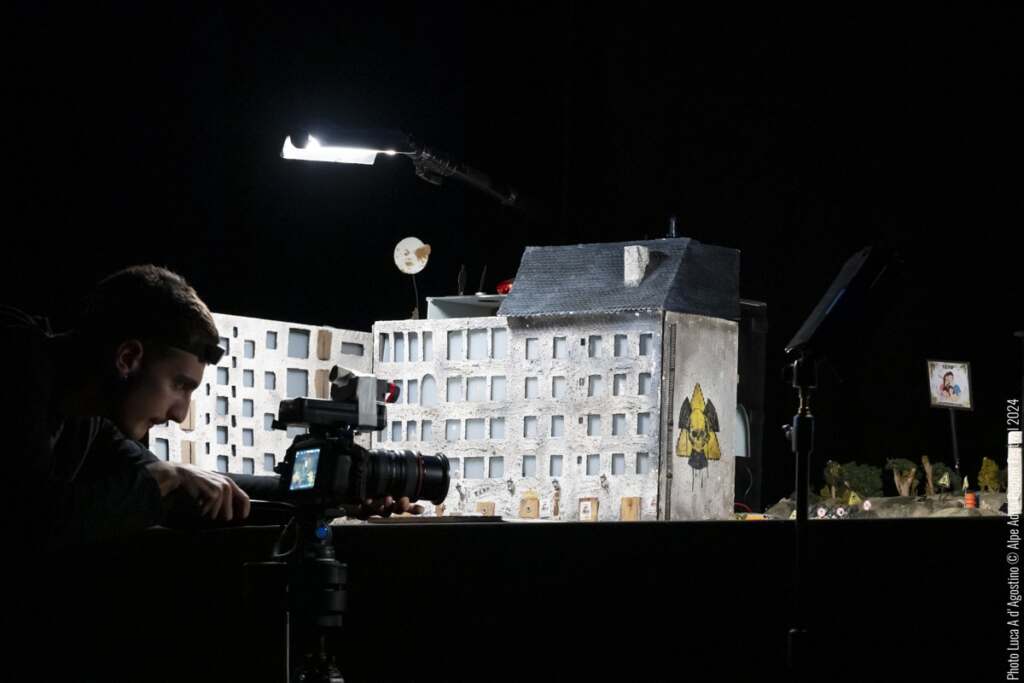 Frau Trapp Svizzera – FIVE LINES – Progetto Art&Puppets – Micro cinema teatro